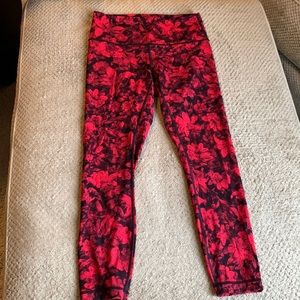 Lululemon Wunder Under Hi-Rise 7/8 Tight 25"
Carminetrue Red Black